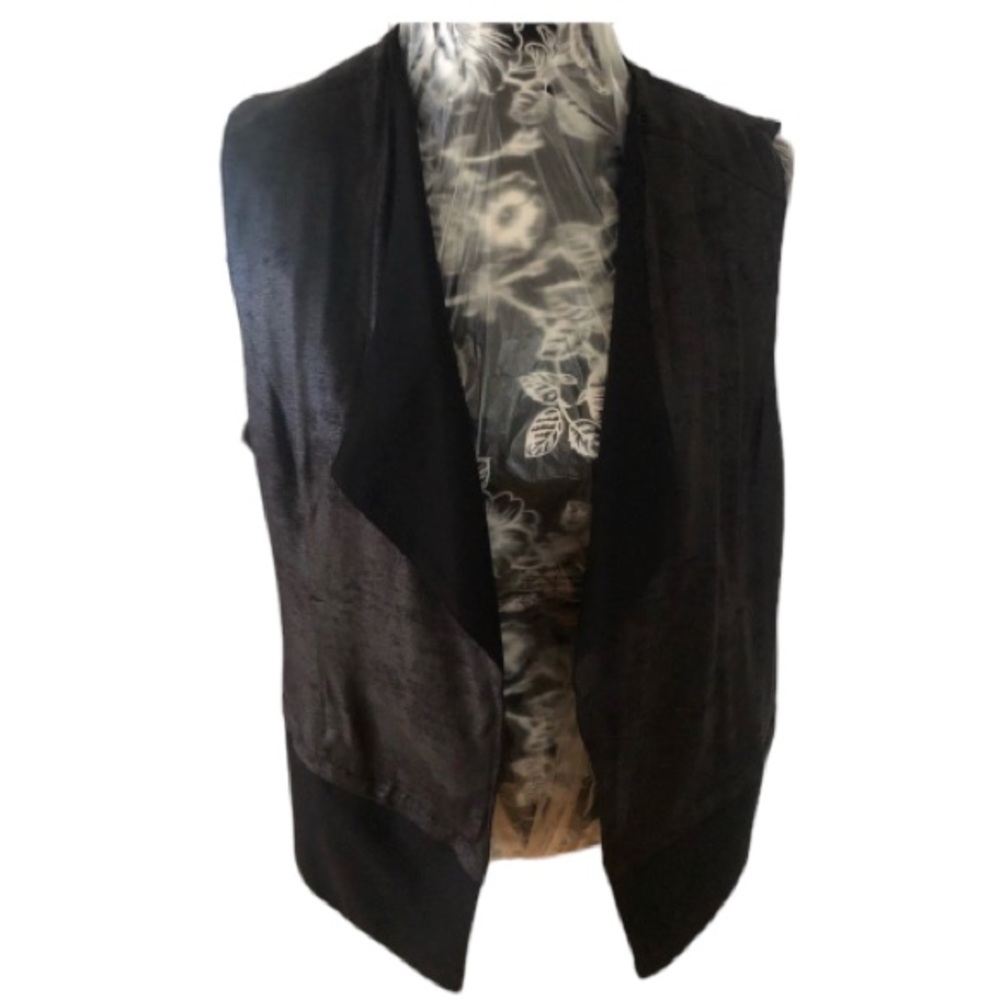 Chico’s size 1 med/ Lg black coated mixed media open vest dress pant fabric hem